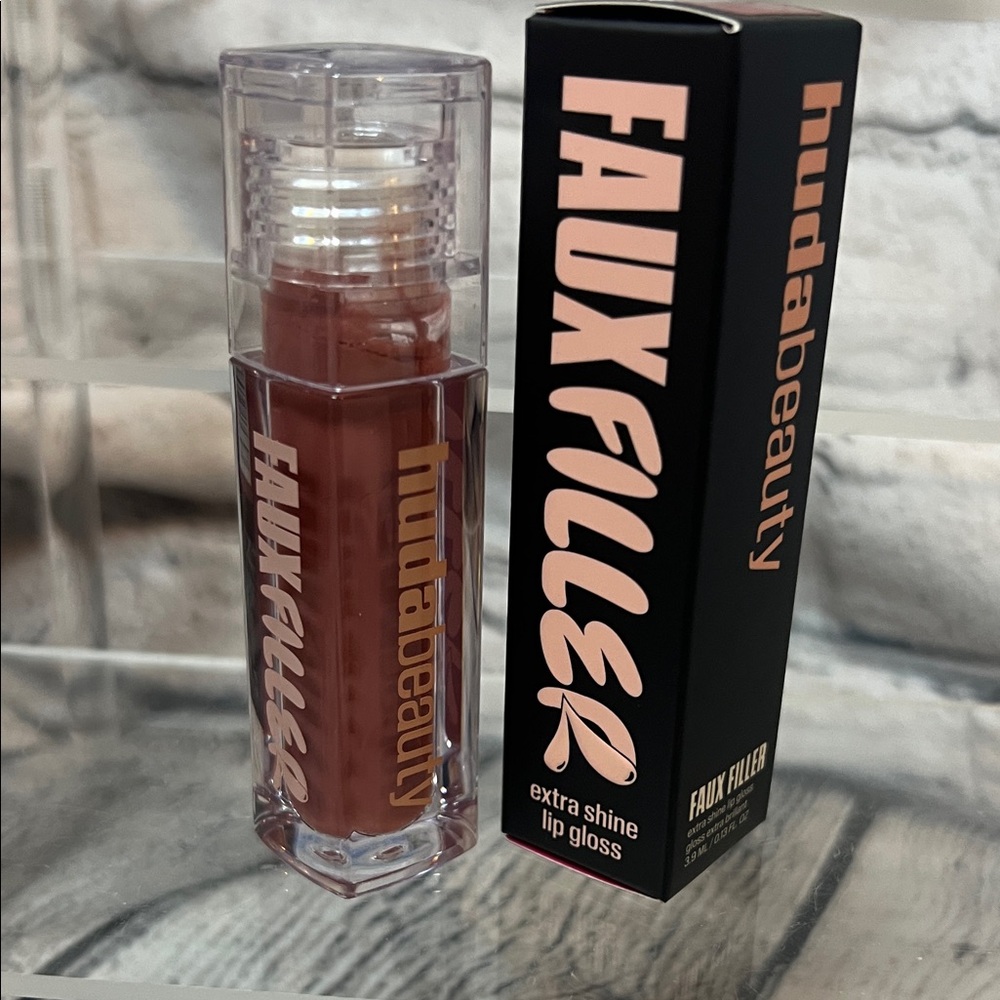 HUDA BEAUTY Faux Filler Extra Shine Lip Gloss in Bombshell